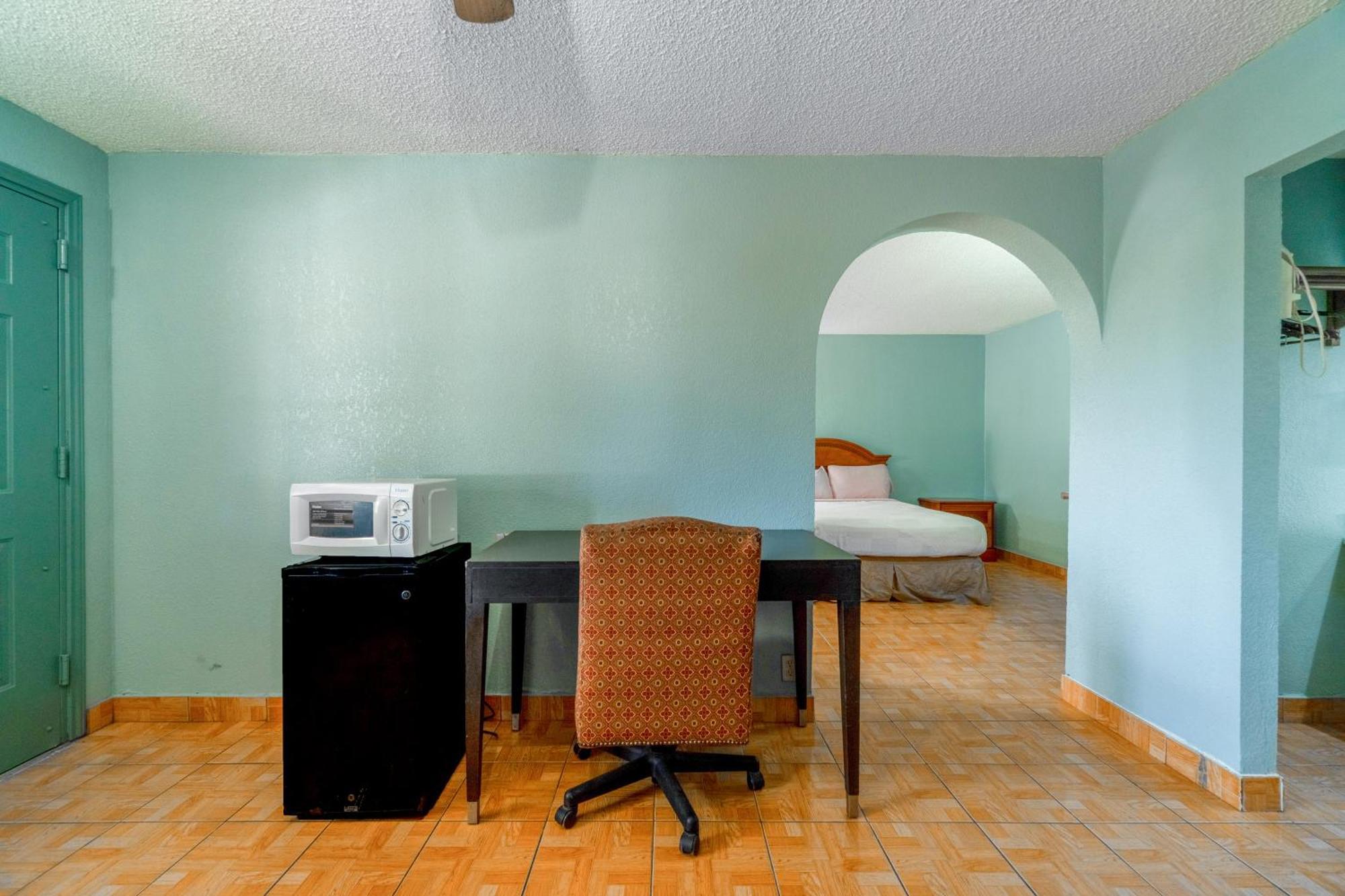 Lone Star Inn & Suites By Oyo Harlingen Tx Buitenkant foto
