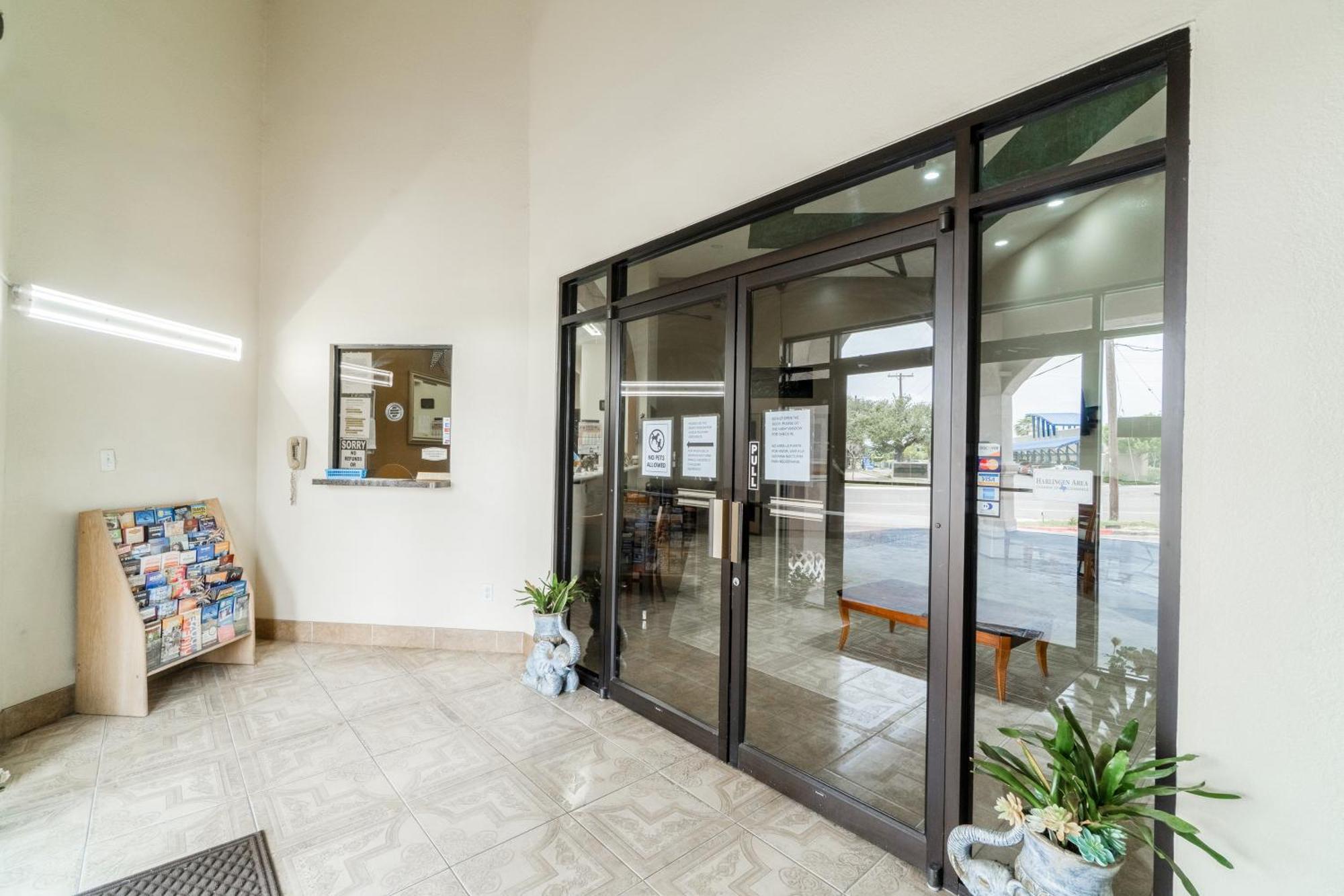 Lone Star Inn & Suites By Oyo Harlingen Tx Buitenkant foto