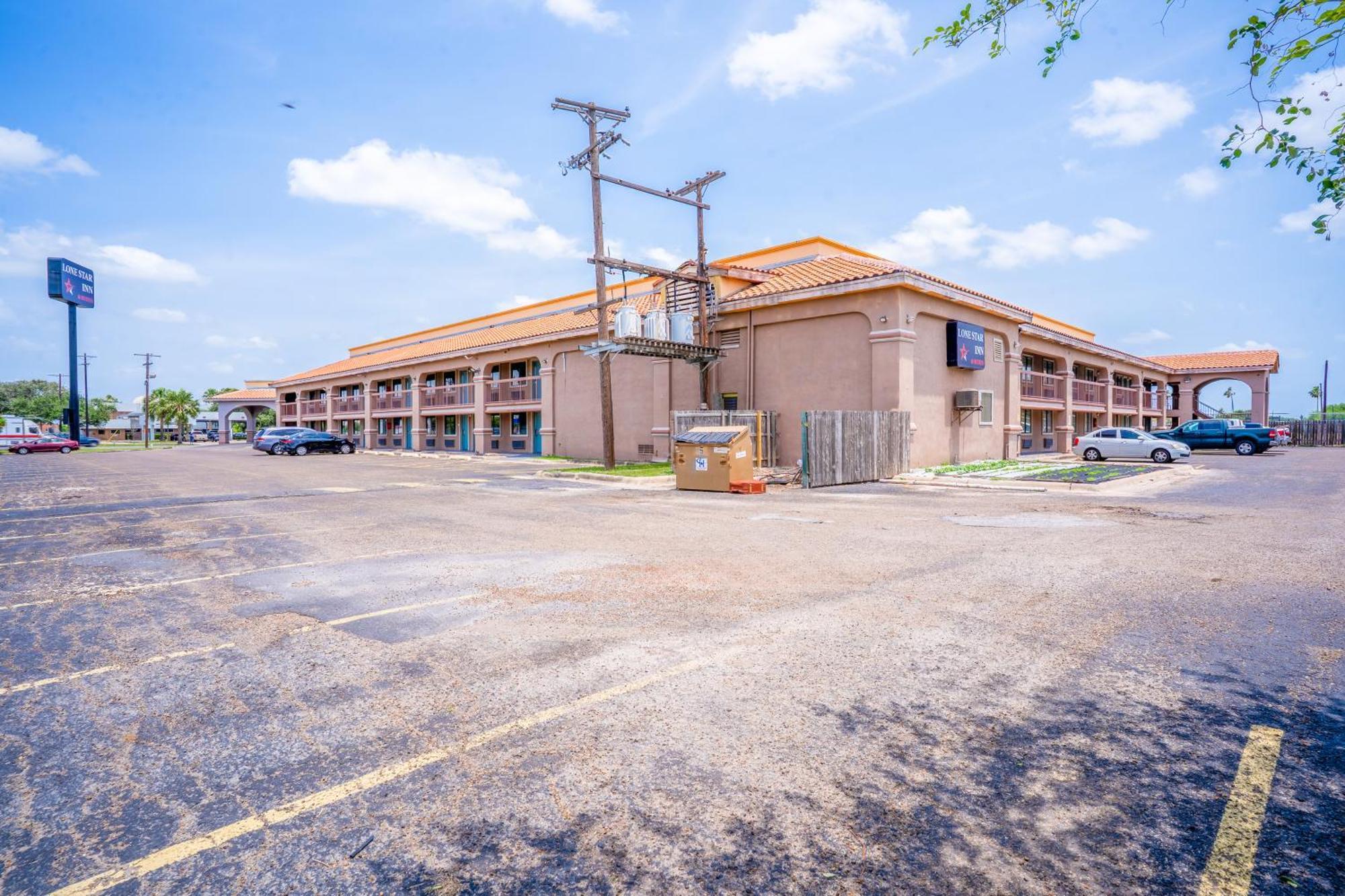 Lone Star Inn & Suites By Oyo Harlingen Tx Buitenkant foto